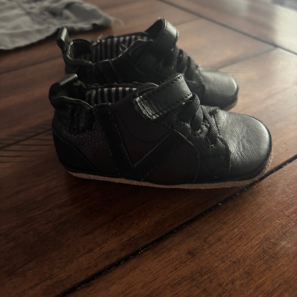Robeez walking shoe
